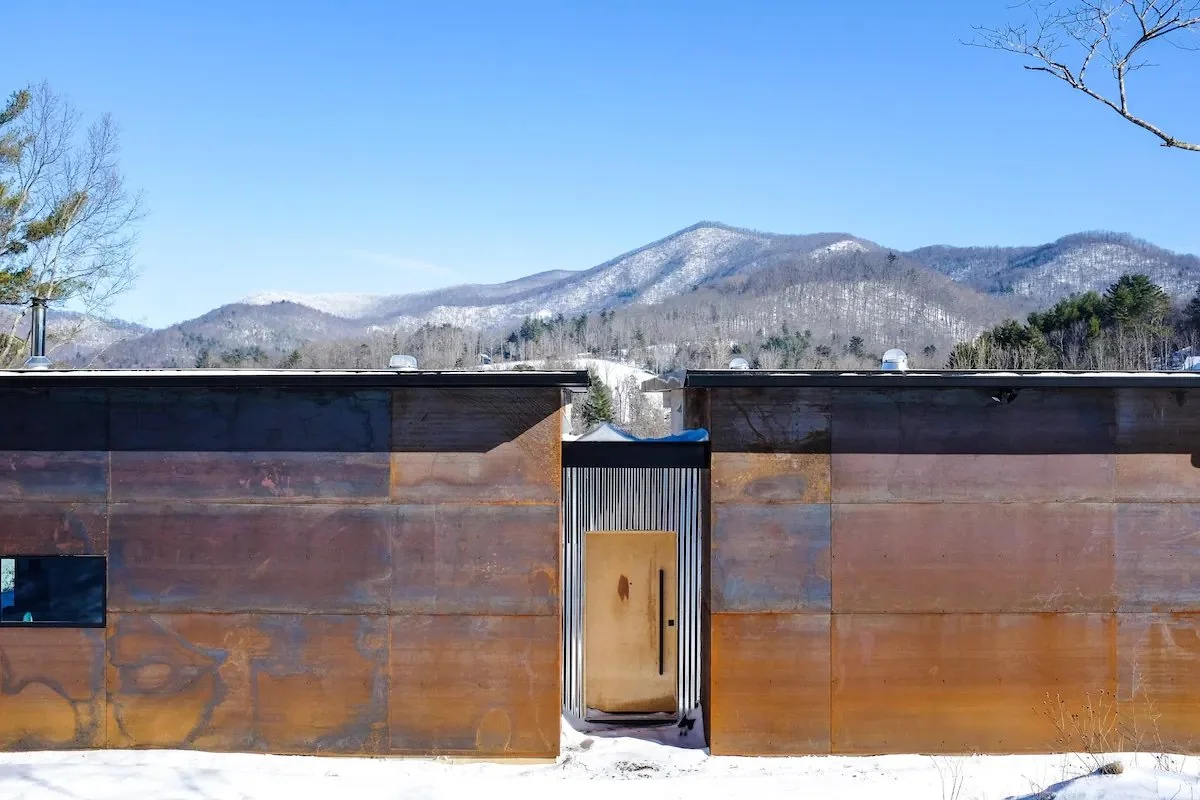 Entire Bungalow - Asheville, NC OMG wow! Let’s talk about this stunning space! Architectural Digest recently chose it as the most beautiful Airbnb in North Carolina and it’s pretty clear as to why! This modern home with lots of open space offers stunning views of the North Carolina mountains from EVERY room in the house!
