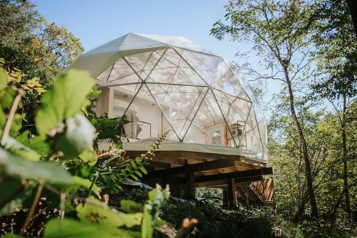 Luxury Glamping Dome - Hendersonville, NC So UNIQUE!!! with 450 sq/ft, an outdoor firepit and hot tub, secluded along a peaceful stream, this dome is surly a fun and one of a kind place to stay!